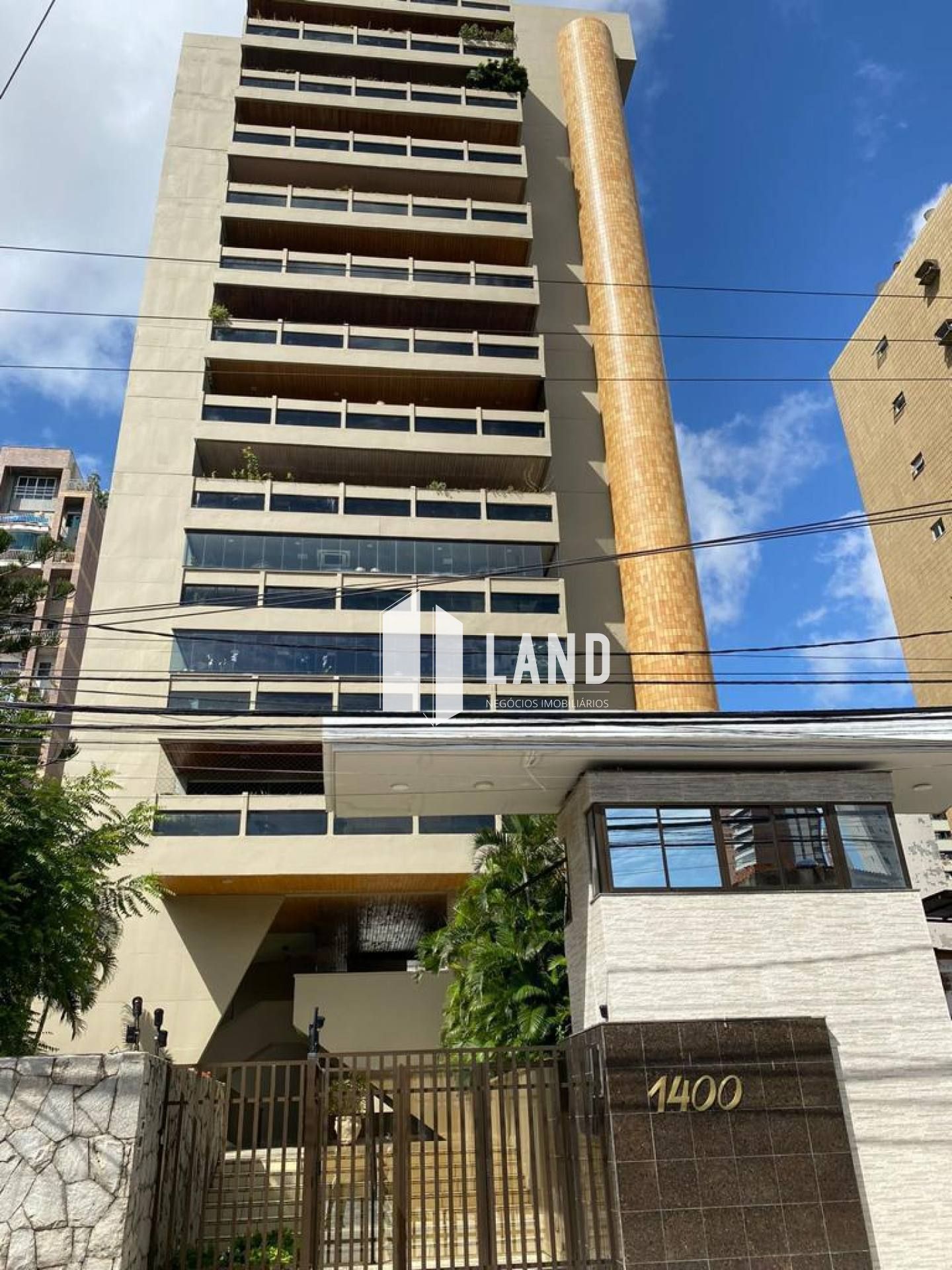 Apartamento no Meireles um por andar reformado!