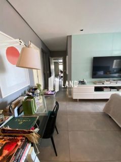 Apartamento no Meireles um por andar reformado!
