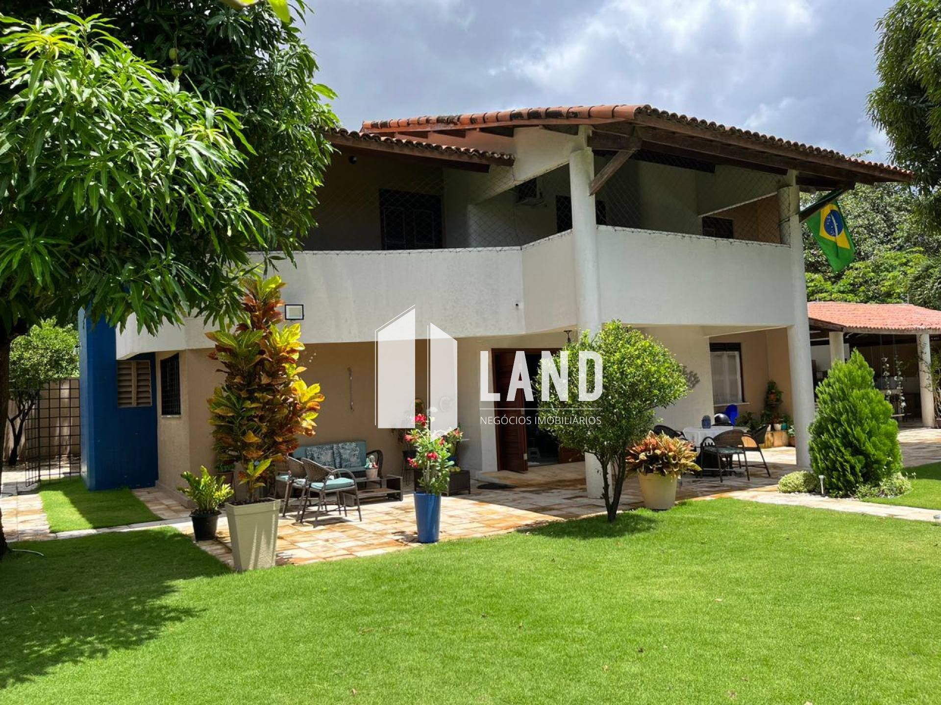 Excelente Mansão nascente no bairro Luciano Cavalcante ! 1090 M² de terreno.