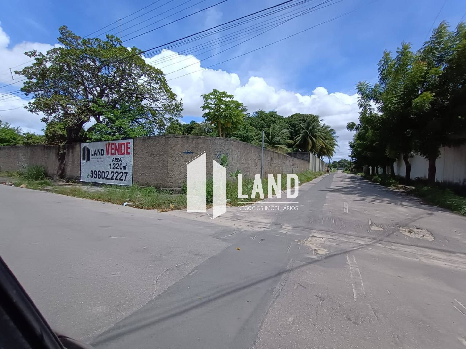 EXCELENTE TERRENO NESCENTE DE ESQUINA COM 1.452 M² BAIRRO LUCIANO CAVALCANTE