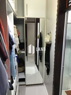 Casa Para Vender com 06 quartos 05 suítes no bairro Cidade dos Funcionarios em Fortaleza