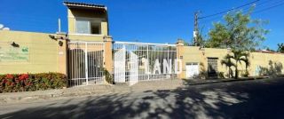Casa em condomínio à venda na Lagoa Redonda 2 quartos, 2 suítes, 2 garagens com área de lazer, próximo a escolas, supermercados, farmácias e a 5 minutos da Avenida Washington Soares.