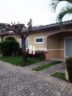Casa em condomínio à venda na Lagoa Redonda 2 quartos, 2 suítes, 2 garagens com área de lazer, próximo a escolas, supermercados, farmácias e a 5 minutos da Avenida Washington Soares.