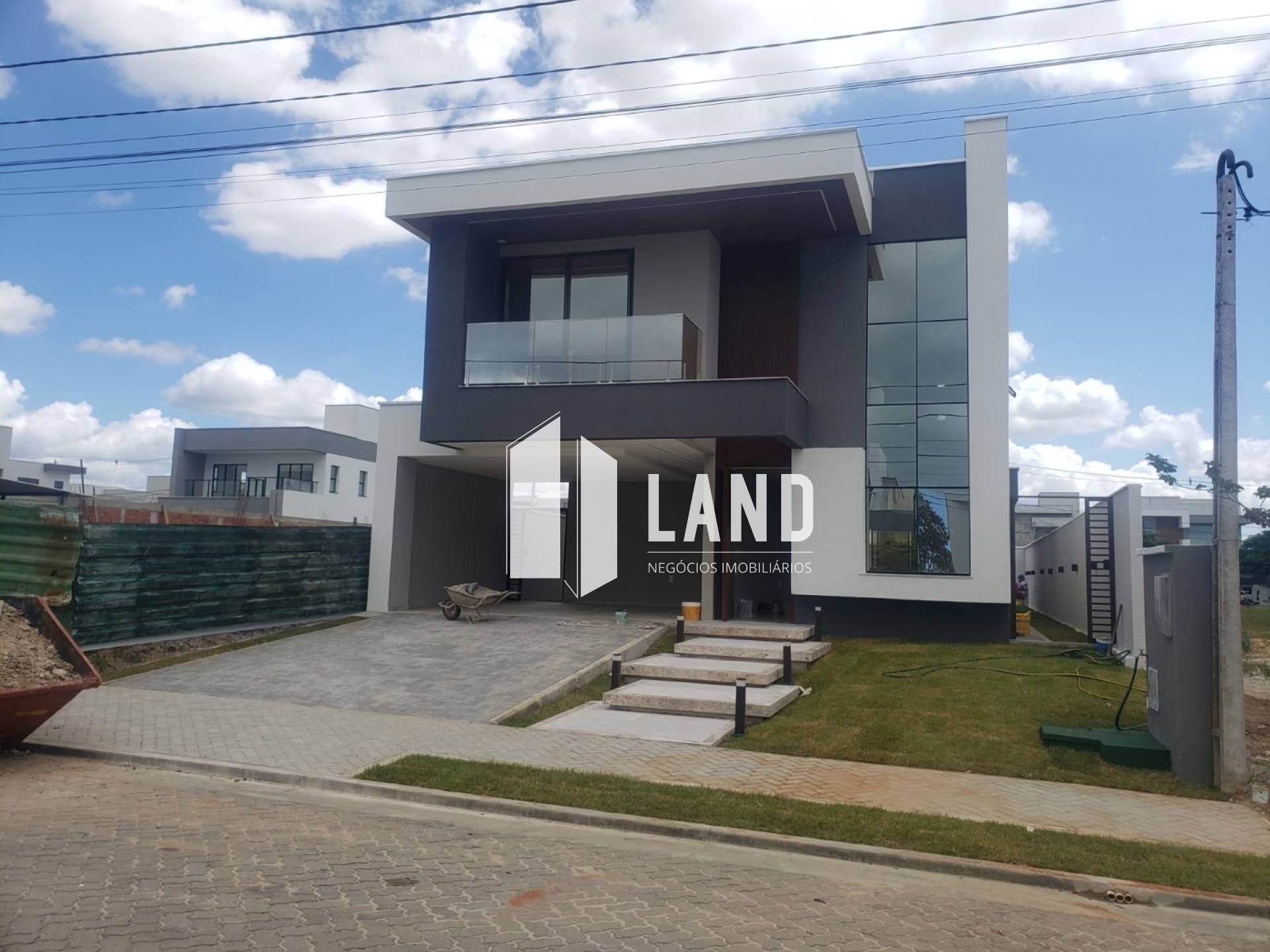 Casa de Condomínio Para Vender com 04 quartos 04 suítes no bairro Cidade Alpha em Eusébio