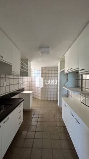 Apartamento na Zona Norte, próximo ao Aeroporto. Com 03 Quartos sendo 01 Suite e dependência de empregada