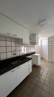 Apartamento na Zona Norte, próximo ao Aeroporto. Com 03 Quartos sendo 01 Suite e dependência de empregada
