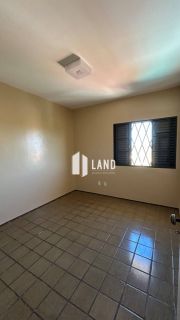 Apartamento na Zona Norte, próximo ao Aeroporto. Com 03 Quartos sendo 01 Suite e dependência de empregada