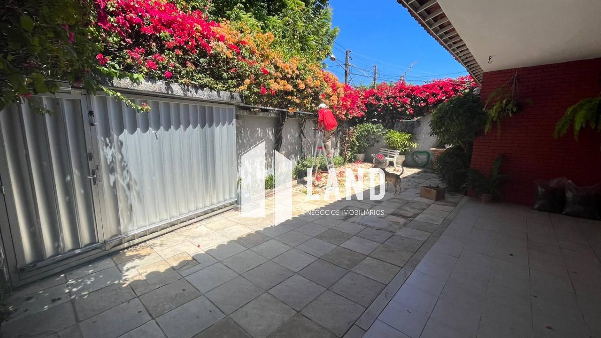 Casa Para Vender com 5 quartos 2 suítes no bairro Papicu em Fortaleza