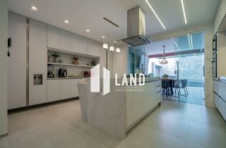 Excelente Casa com deck e terraço na Cidade dos funcionários