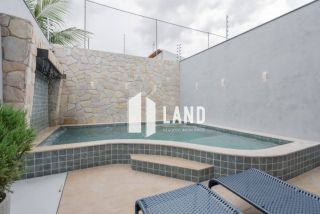 Excelente Casa com deck e terraço na Cidade dos funcionários