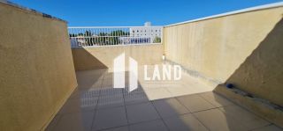 Excelente Casa com deck e terraço na Cidade dos funcionários