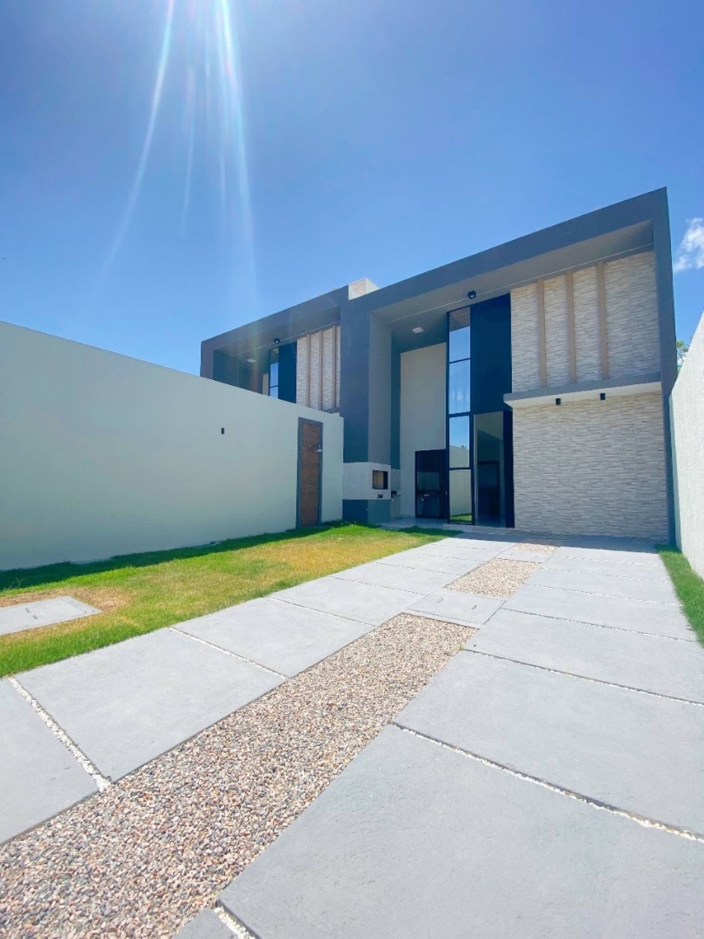 Casa Para Vender com 03 quartos 02 suítes no bairro Tamatanduba em Eusébio