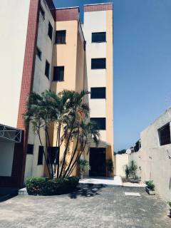 ENG. LEAL LIMA VERDE - 2 QUARTOS / 2 VAGAS / Cond. R$ 400,00 com Cagece incluso.