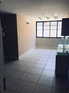 ENG. LEAL LIMA VERDE - 2 QUARTOS / 2 VAGAS / Cond. R$ 400,00 com Cagece incluso.