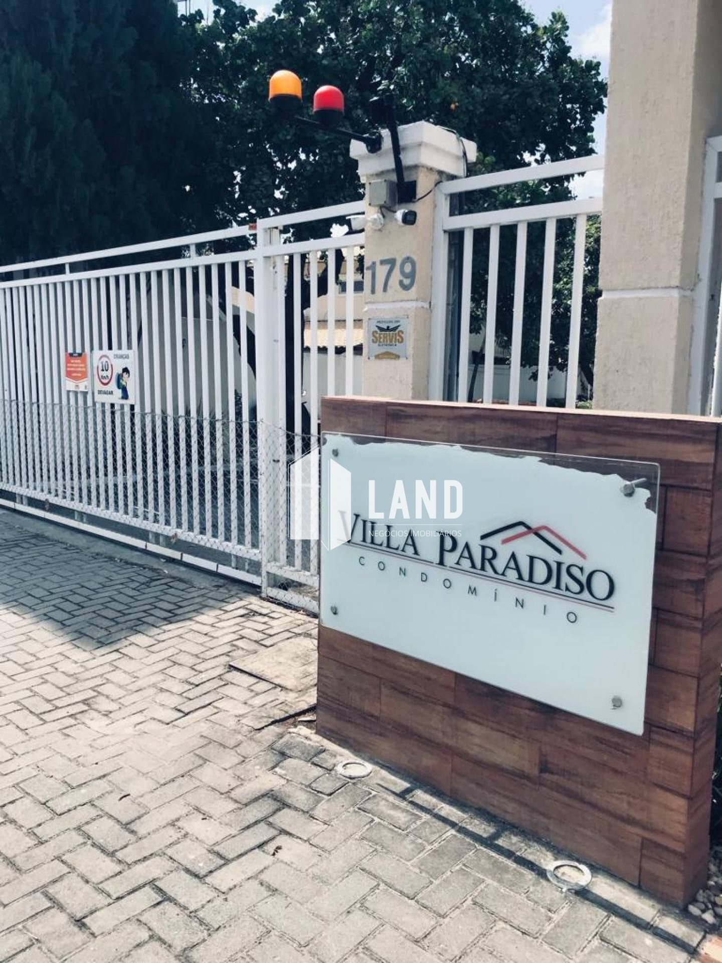 CASA DUPLEX NO VILLA PARADISO - R$ 980.000,00 - COND. DE LUXO DE APENAS 18 CASAS NO EUSÉBIO COM TERRENO DE 465m².