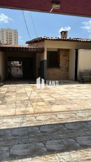 Casa Para Vender com 03 quartos 01 suítes no bairro Cidade dos Funcionarios em Fortaleza