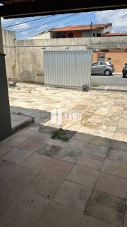 Casa Para Vender com 03 quartos 01 suítes no bairro Cidade dos Funcionarios em Fortaleza
