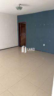 Casa Para Vender com 03 quartos 01 suítes no bairro Cidade dos Funcionarios em Fortaleza