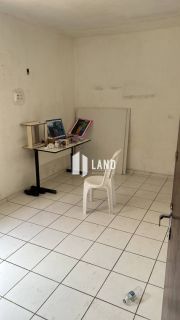 Casa Para Vender com 03 quartos 01 suítes no bairro Cidade dos Funcionarios em Fortaleza