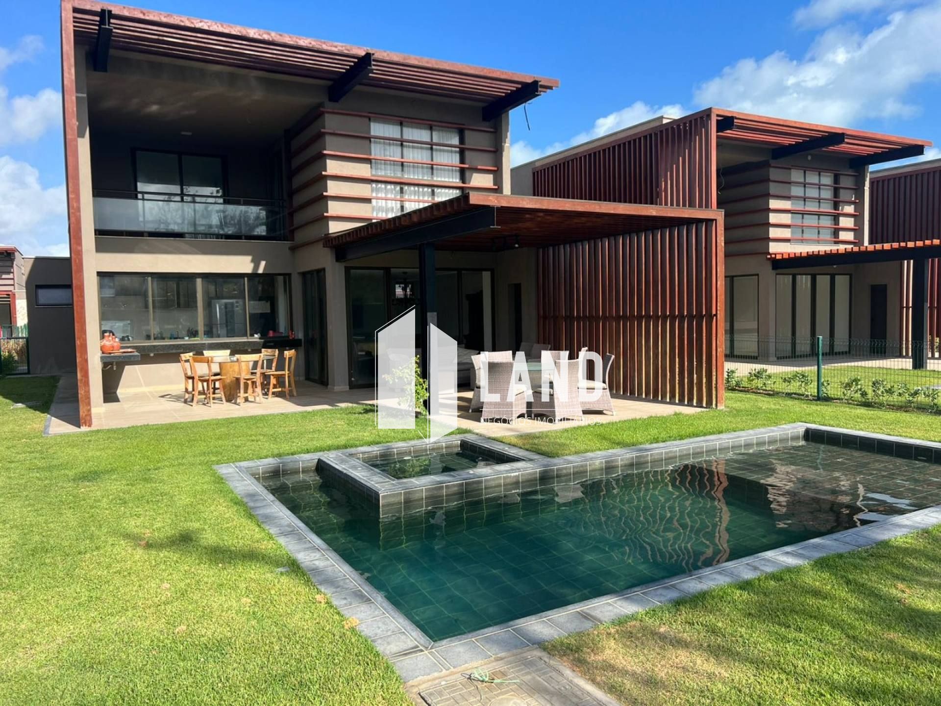 Casa de Condomínio Para Vender com 5 quartos 5 suítes