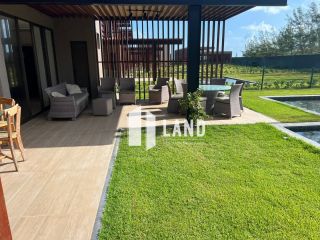 Casa de Condomínio Para Vender com 5 quartos 5 suítes