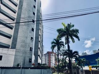 APARTAMENTO NO MELHOR DO BAIRRO VARJOTA COM 116M² E ÁREA DE LAZER, NA MATRÍCULA DIZ UMA VAGA DE GARAGEM MAS CABEM 2 VEÍCULOS COM FOLGA. VALOR BASTANTE ATRATIVO.