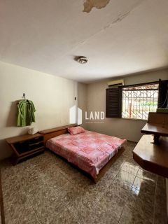 Casa Para Vender com 4 quartos 3 suítes no bairro Centro em Teresina