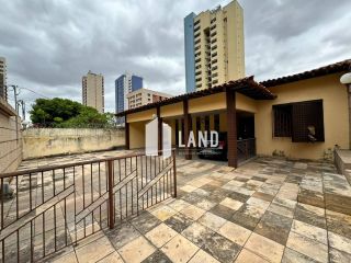Casa Para Vender com 4 quartos 3 suítes no bairro Centro em Teresina
