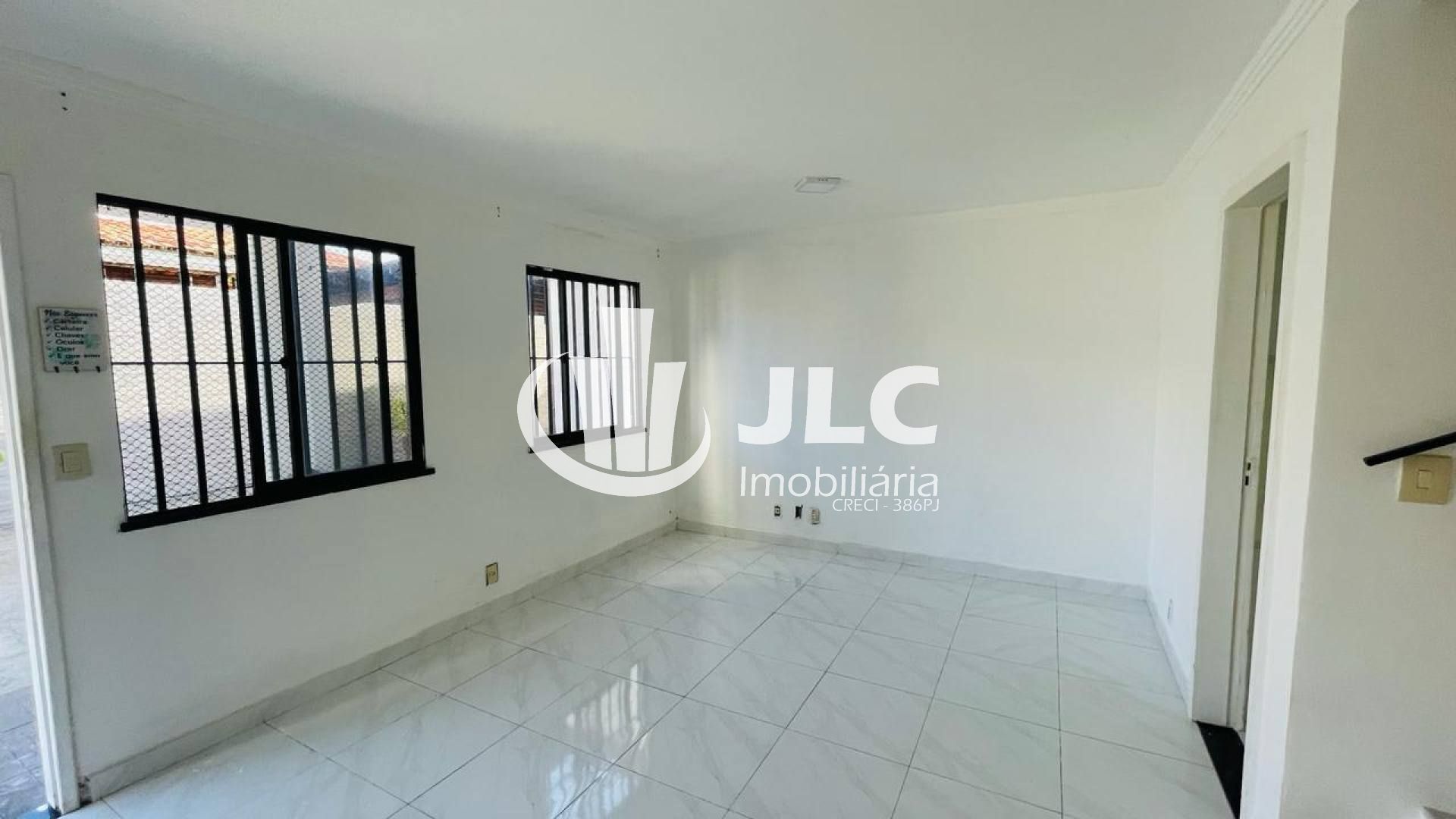 Casa de Condomínio para Alugar com 3 quartos 2 suítes no Bairro Coroa do Meio