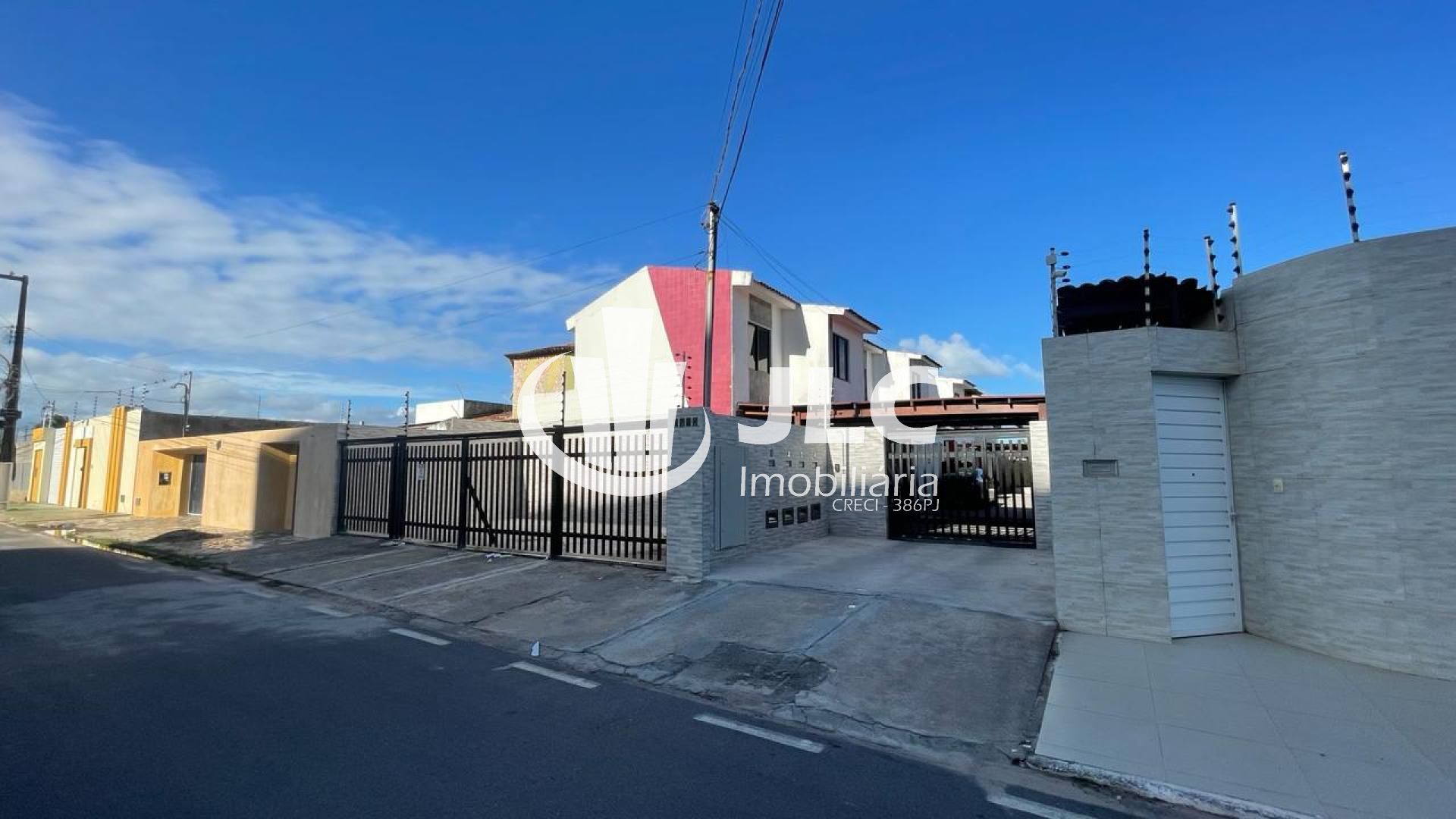 Casa de Condomínio para Alugar com 3 quartos 2 suítes no Bairro Coroa do Meio