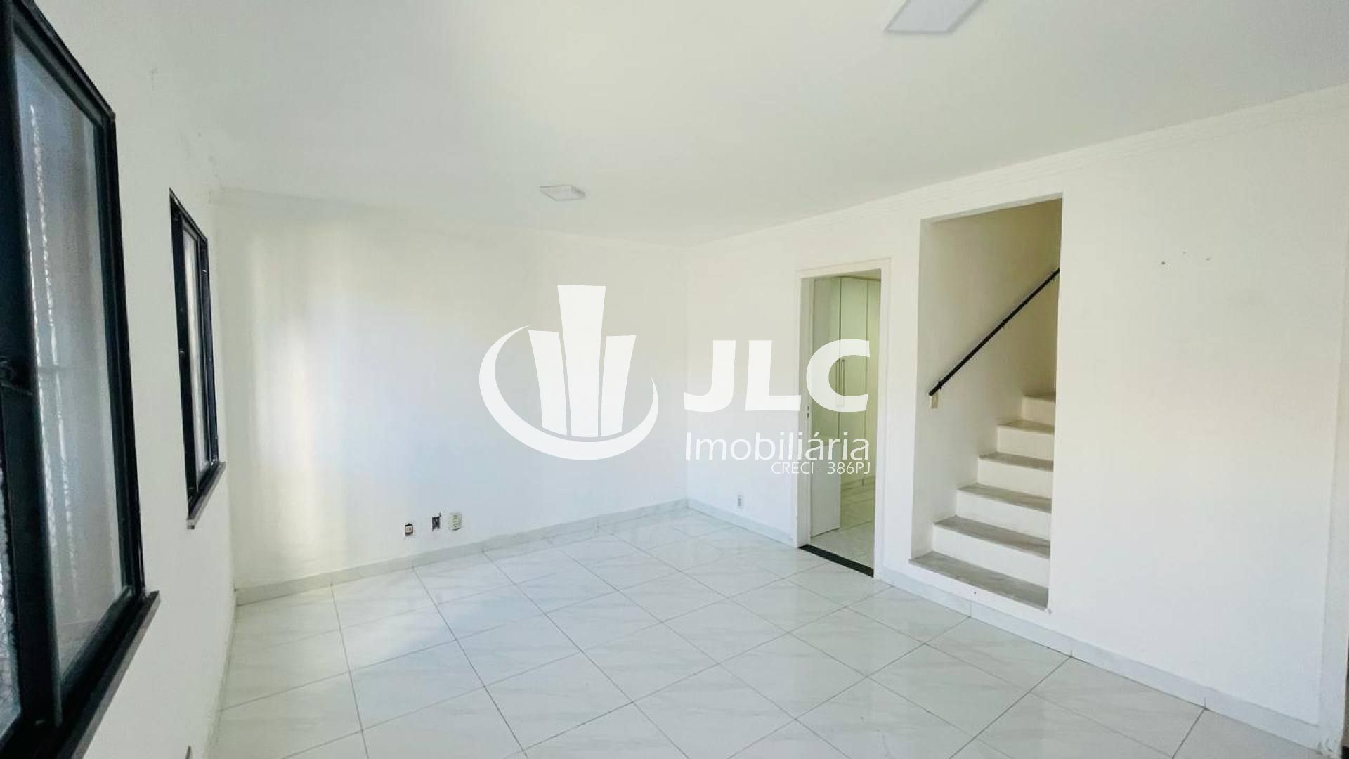 Casa de Condomínio para Alugar com 3 quartos 2 suítes no Bairro Coroa do Meio