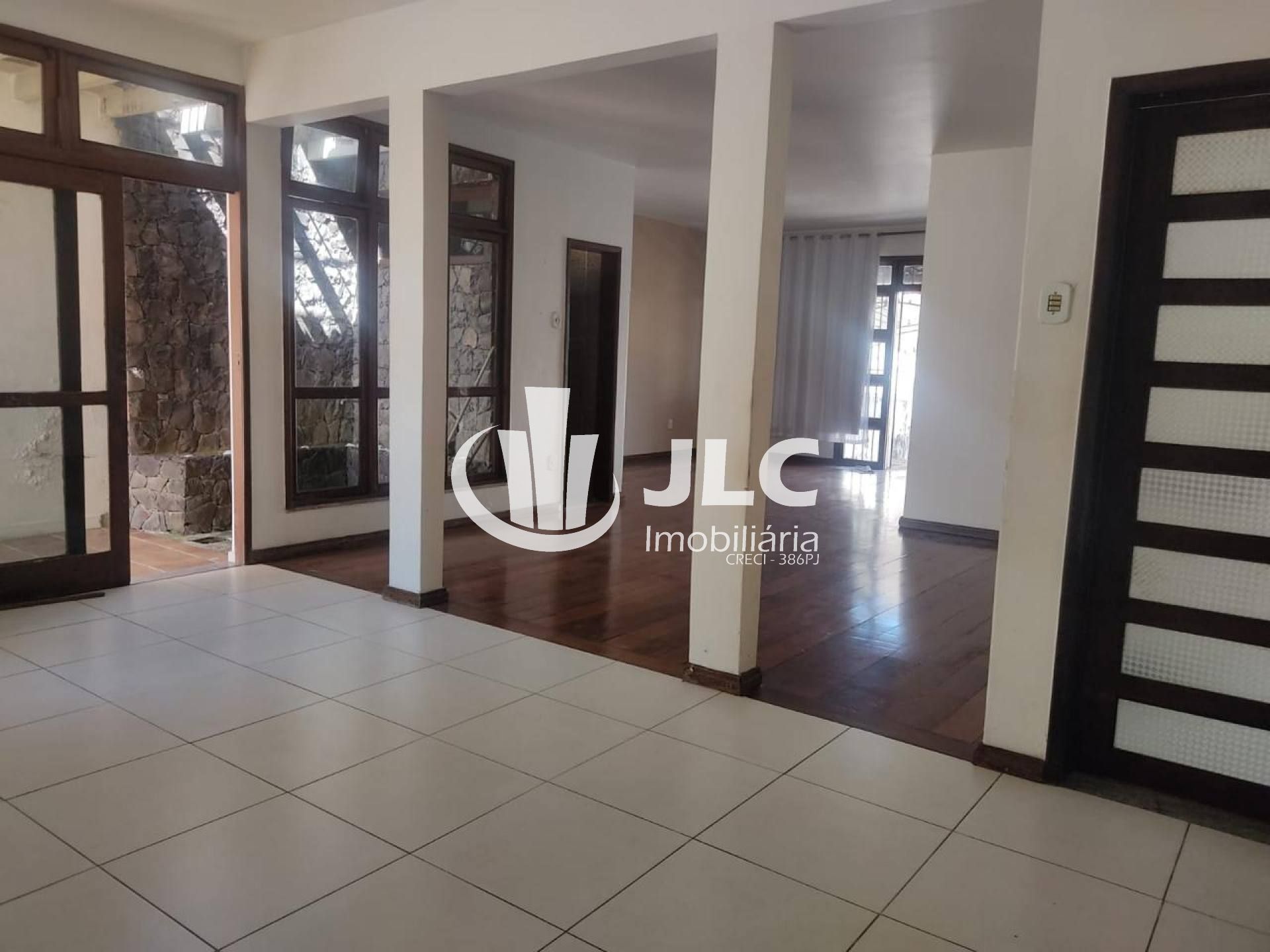 Casa no Bairro São José (Rua Zaqueu Brandão)