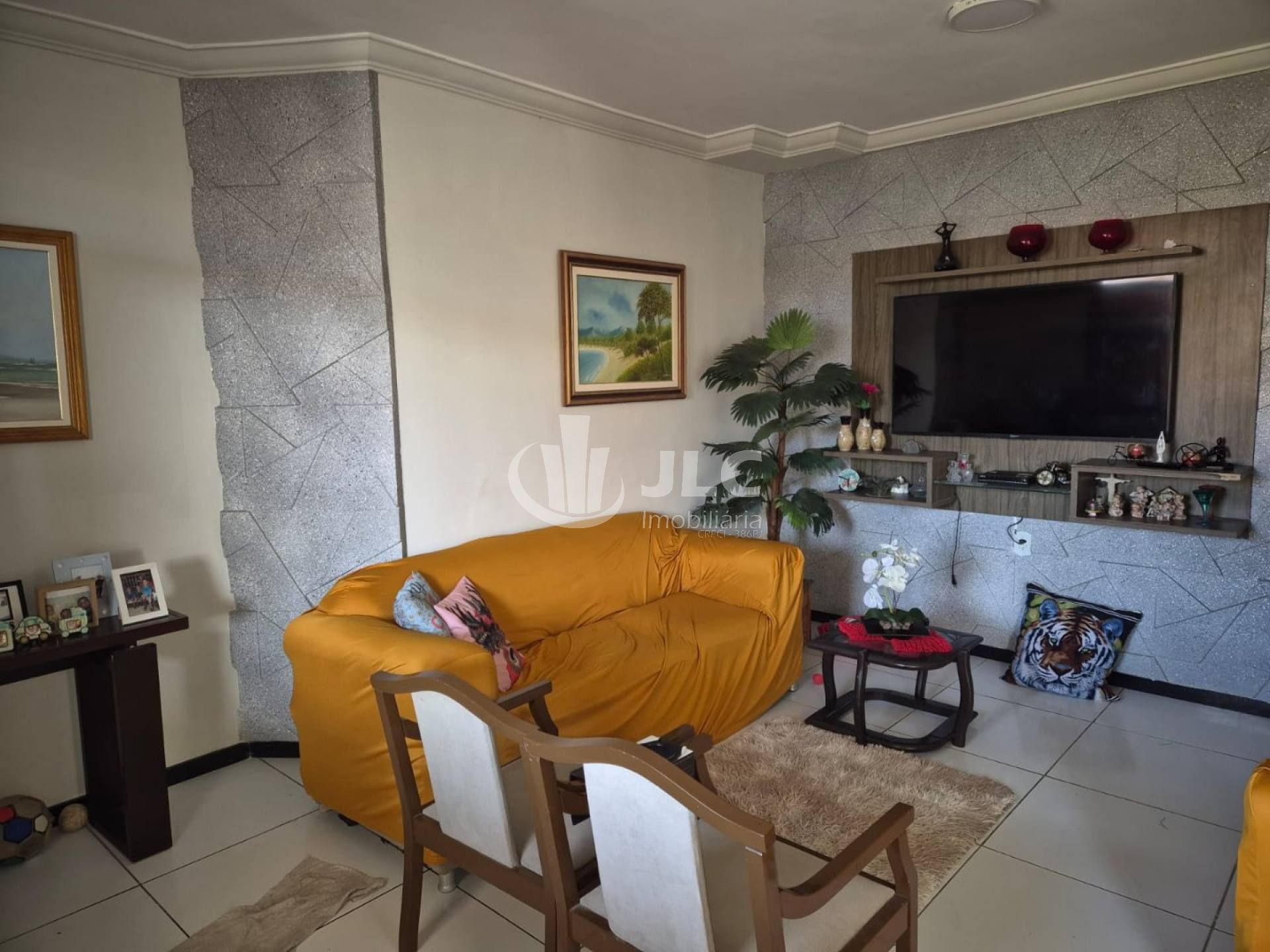 CASA NO CONJUNTO SANTA LÚCIA