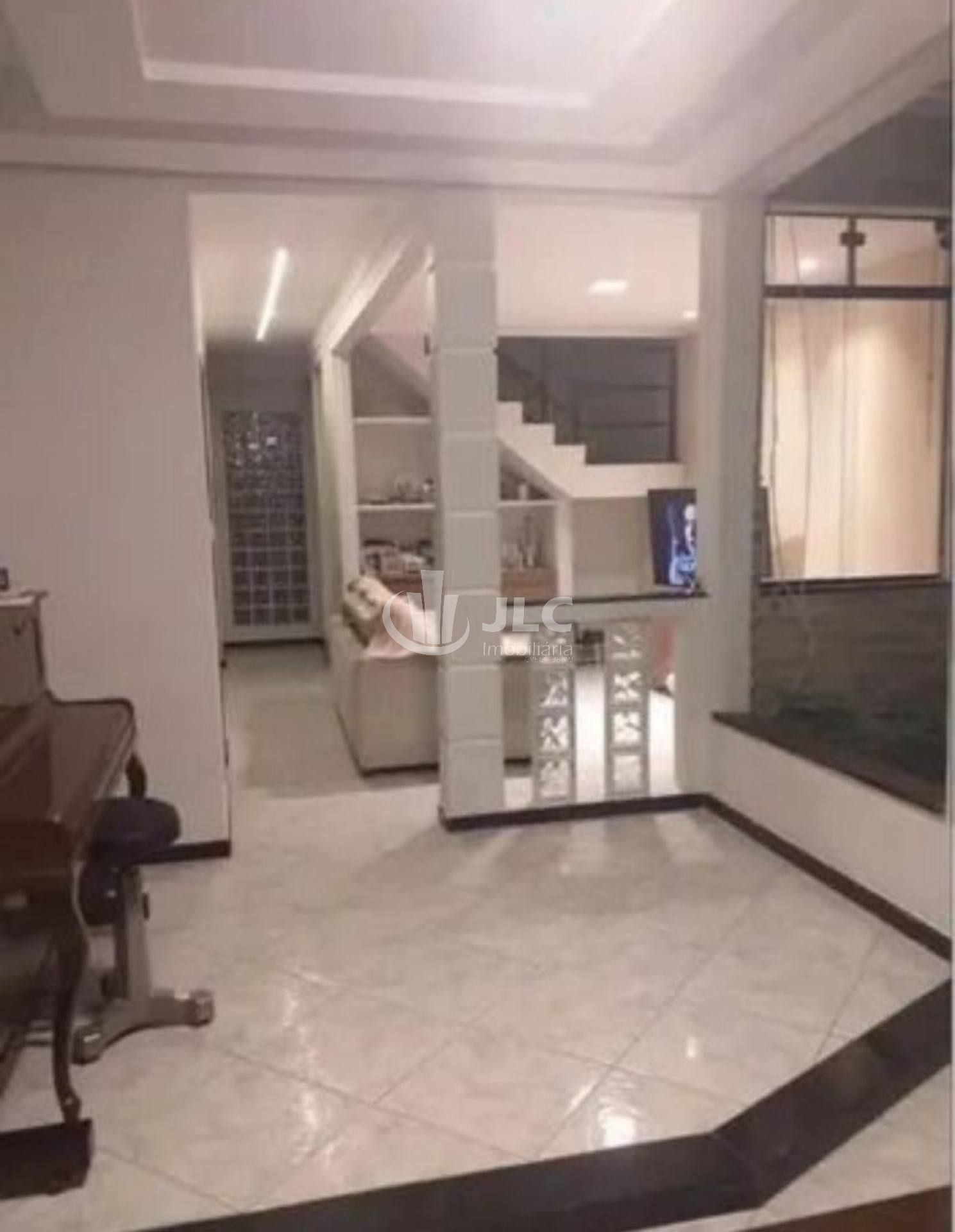 Casa com 2 Pavimentos à venda no bairro Aeroporto
