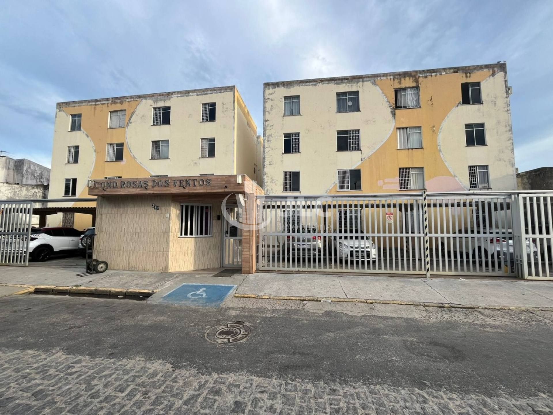 Apartamento semi mobiliado à venda no Condomínio Rosa dos Ventos