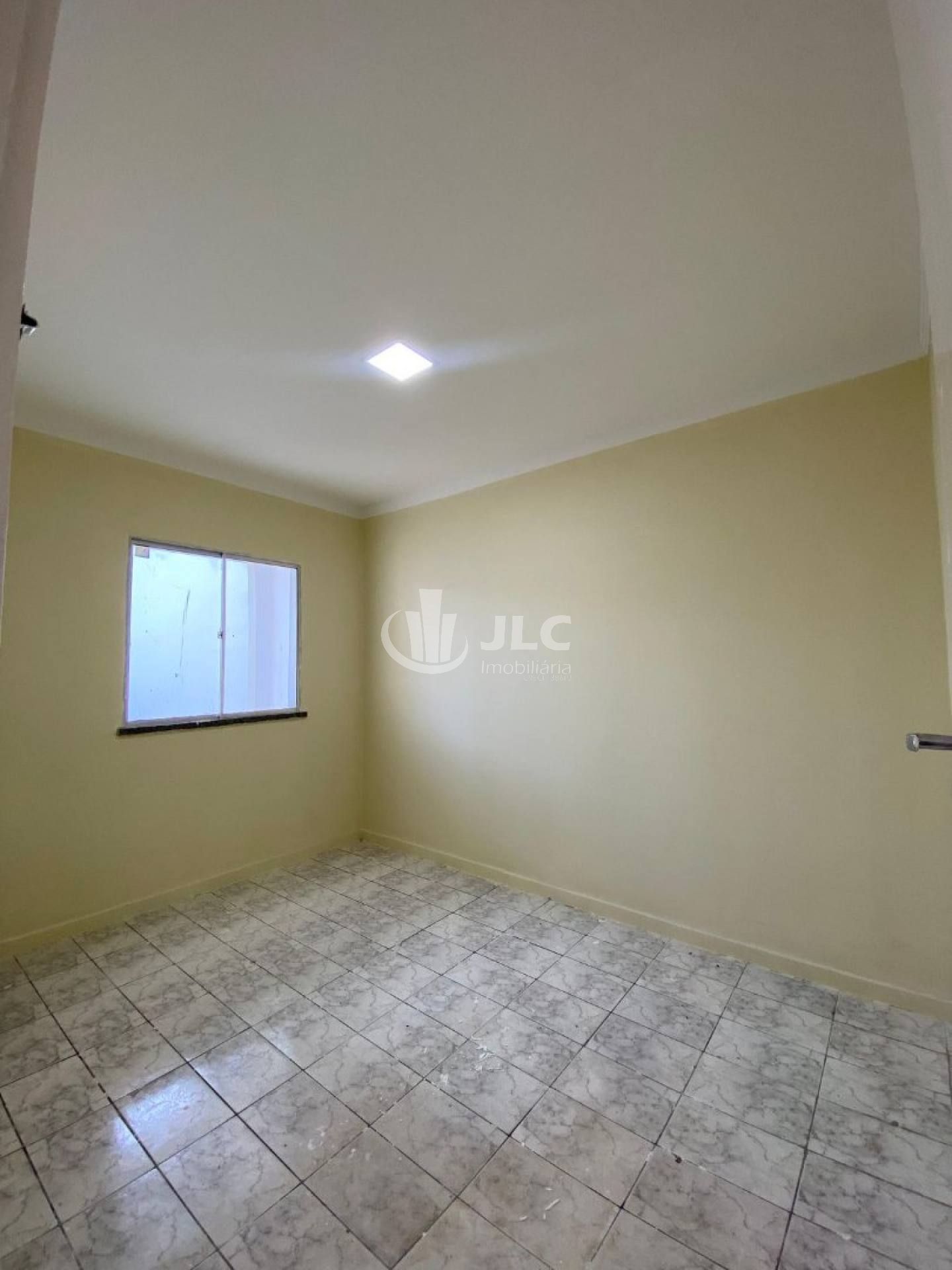 EXCELENTE CASA À VENDA