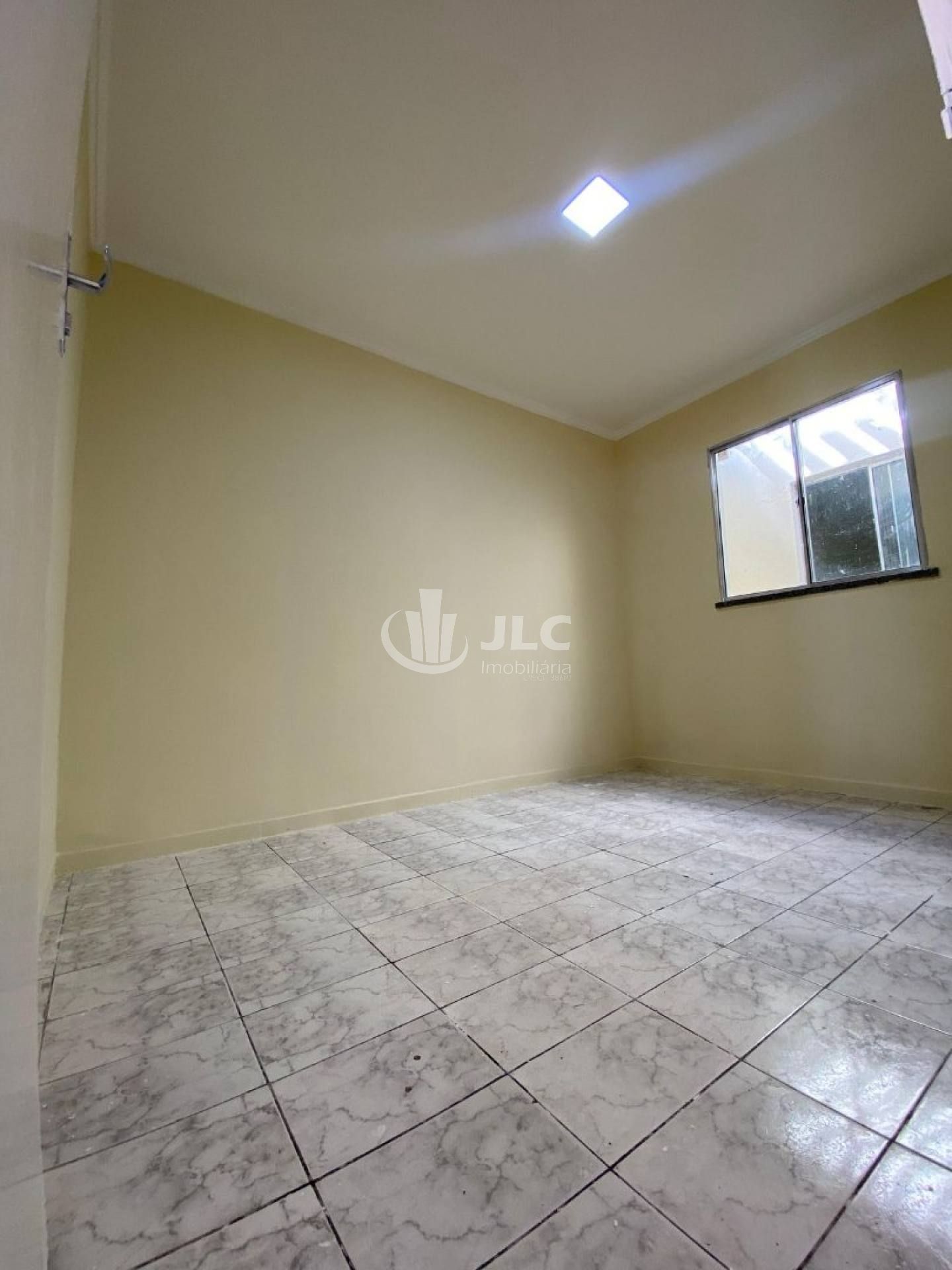 EXCELENTE CASA À VENDA