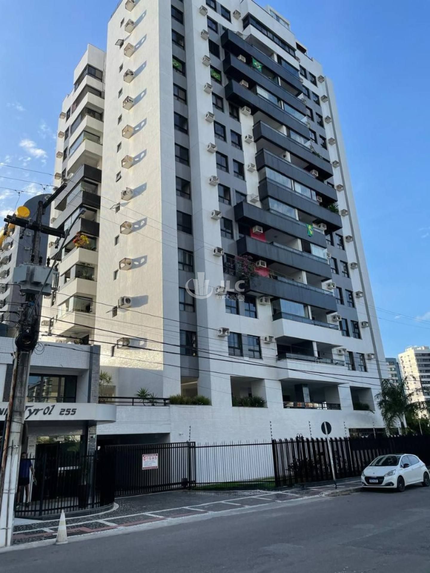 APARTAMENTO NO CONDOMÍNIO TYROL JARDINS