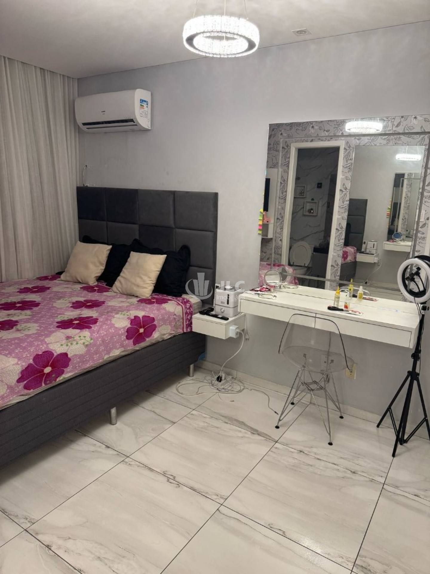 APARTAMENTO À VENDA – CONDOMÍNIO VILA POESIA