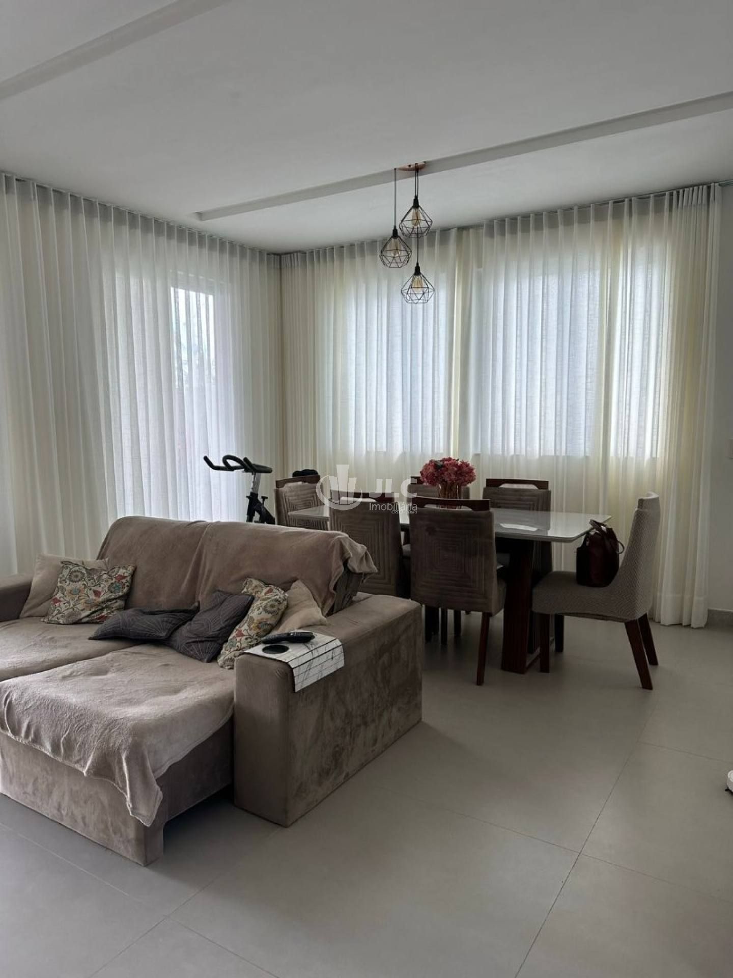 EXCELENTE CASA À VENDA NO MALUÍ RESIDENCE