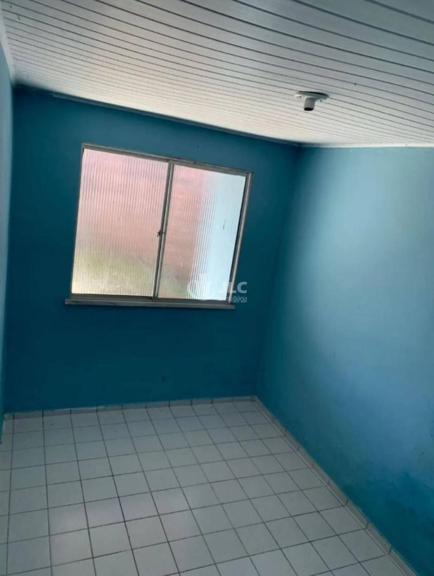 CASA Á VENDA - CONDOMÍNIO SINAI 1