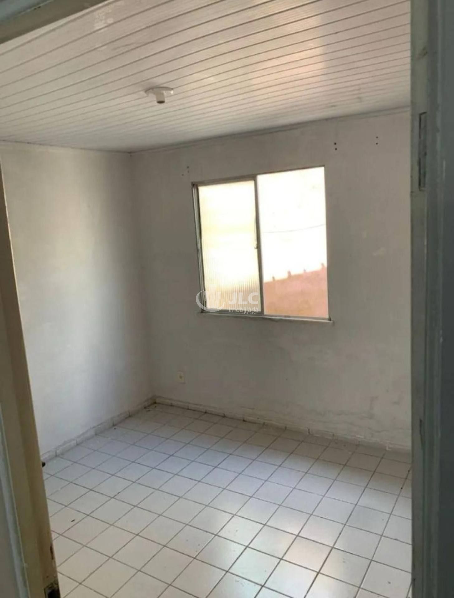 CASA Á VENDA - CONDOMÍNIO SINAI 1