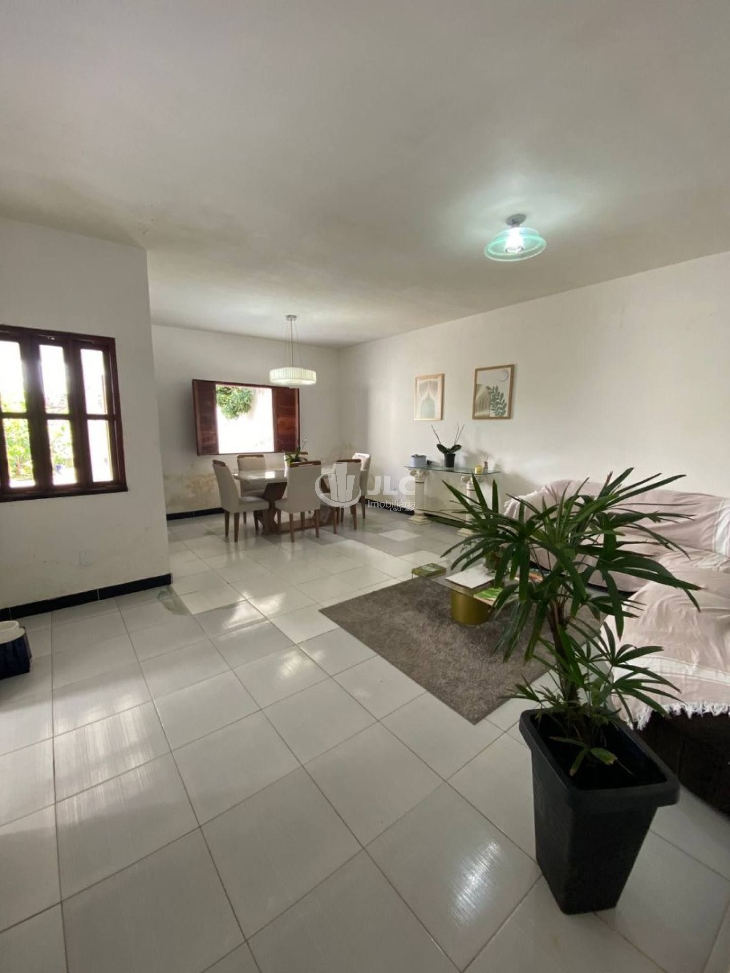 Casa à Venda – Bairro Aruana