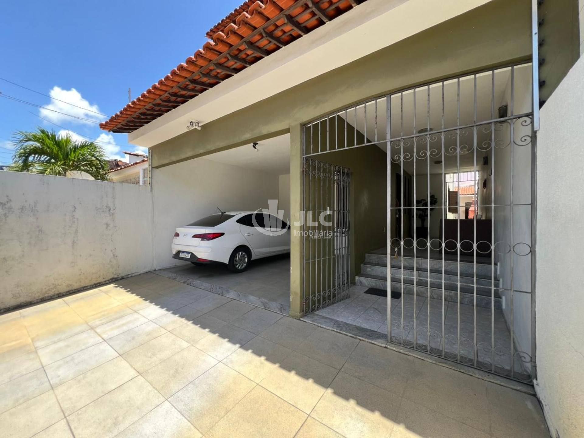 Casa duplex no Bairro Suissa.