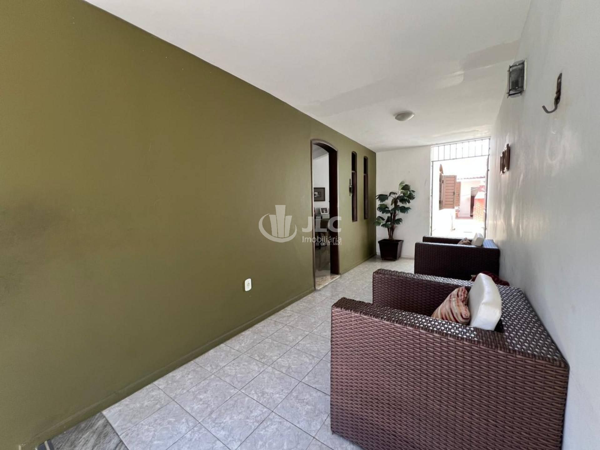 Casa duplex no Bairro Suissa.