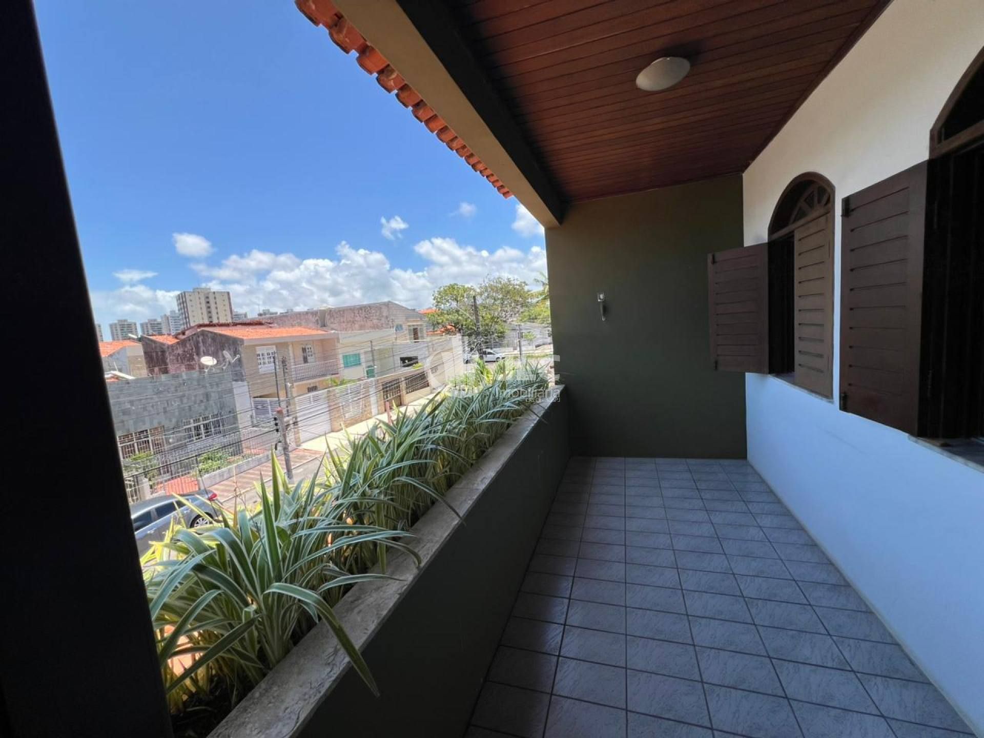 Casa duplex no Bairro Suissa.