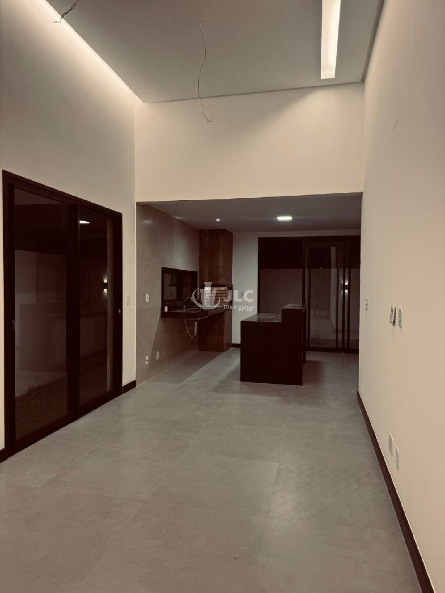 Casa de Alto Padrão à Venda- Condomínio Padang