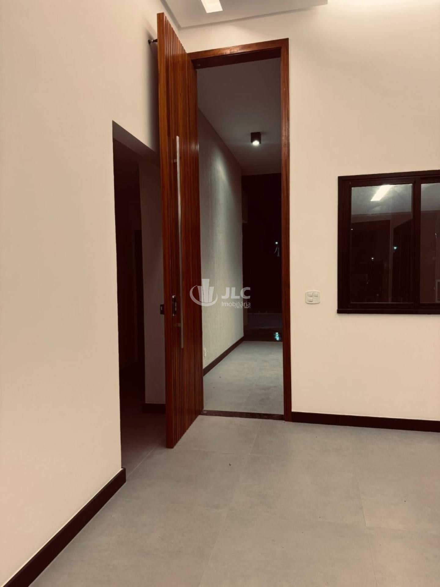 Casa de Alto Padrão à Venda- Condomínio Padang