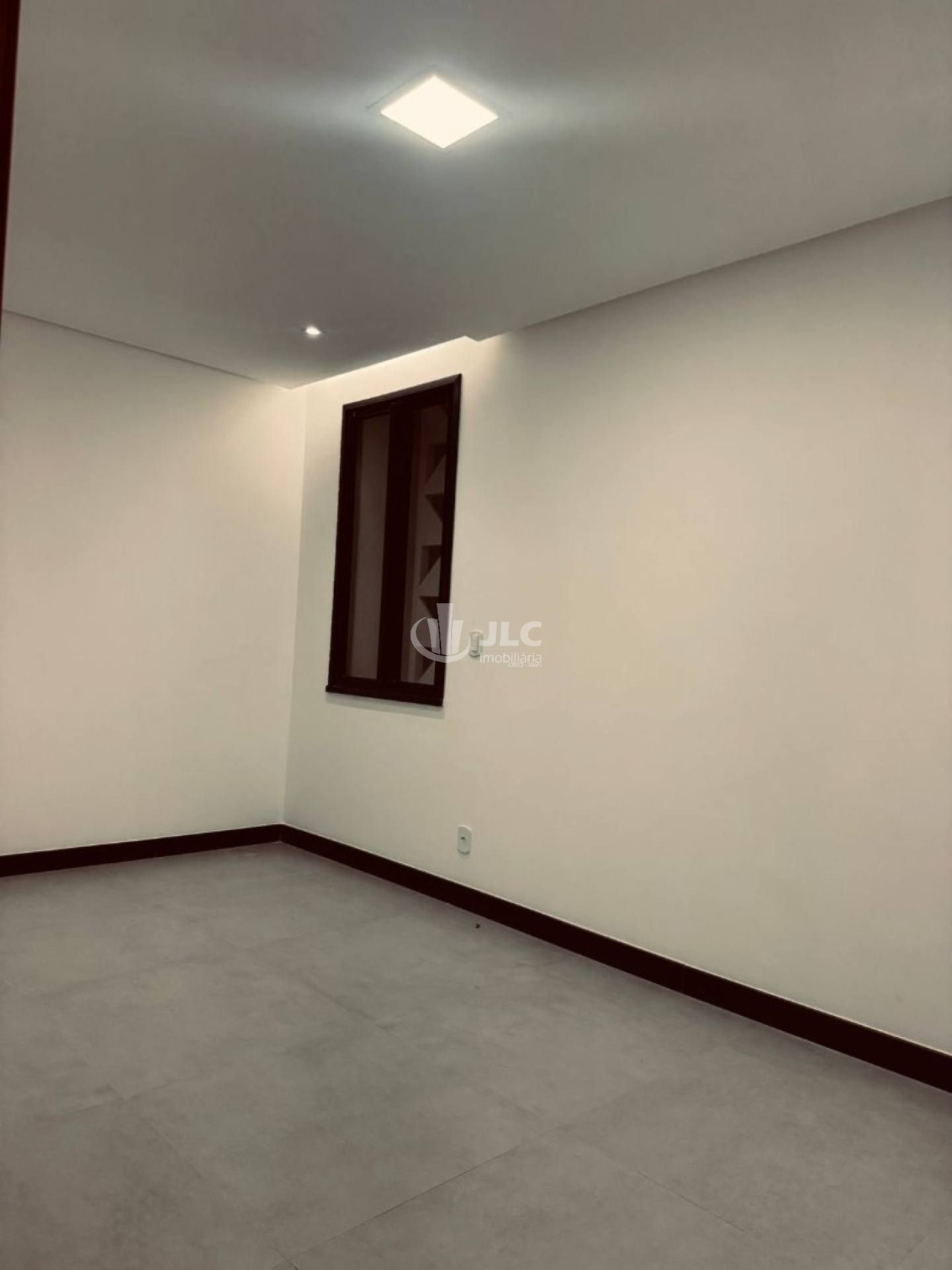 Casa de Alto Padrão à Venda- Condomínio Padang