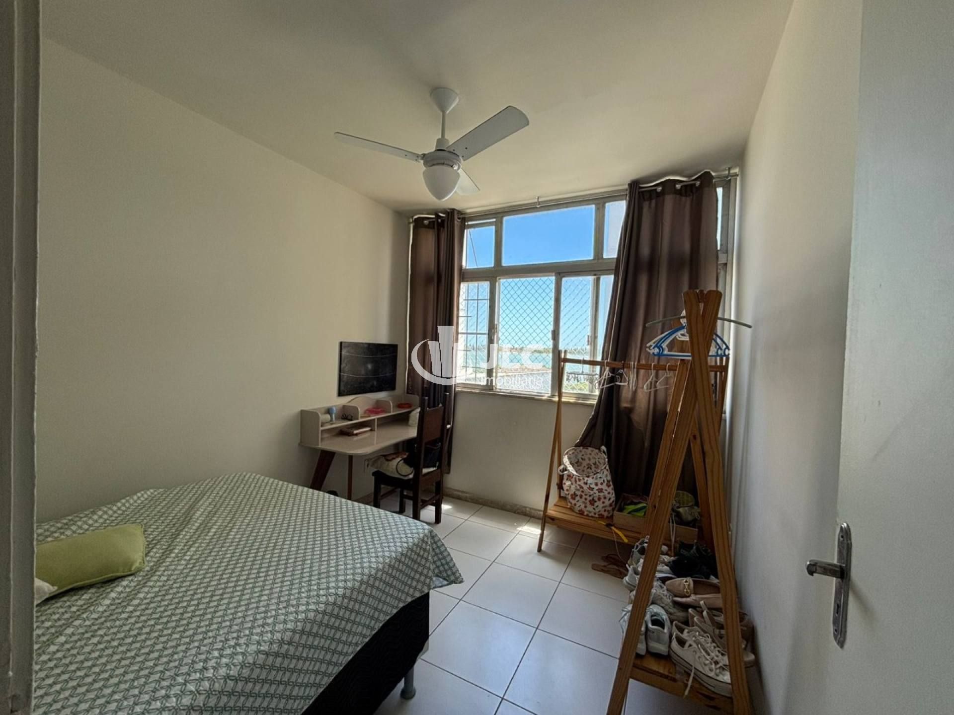 Apartamento semi-mobiliado para locação - Edifício Ouro